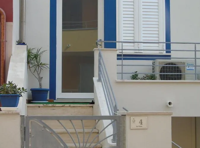 ゲストハウス Likele カステルサルド